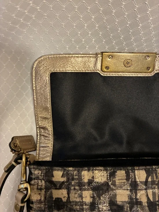 Coach Kristin Wristlet Y2K Era Mint Condition - Picture 6 of 8